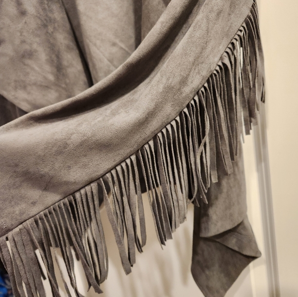 Relisted Karen Kane Grey Faux Suede Drapey Fringe Jacket size Large - Picture 6 of 7